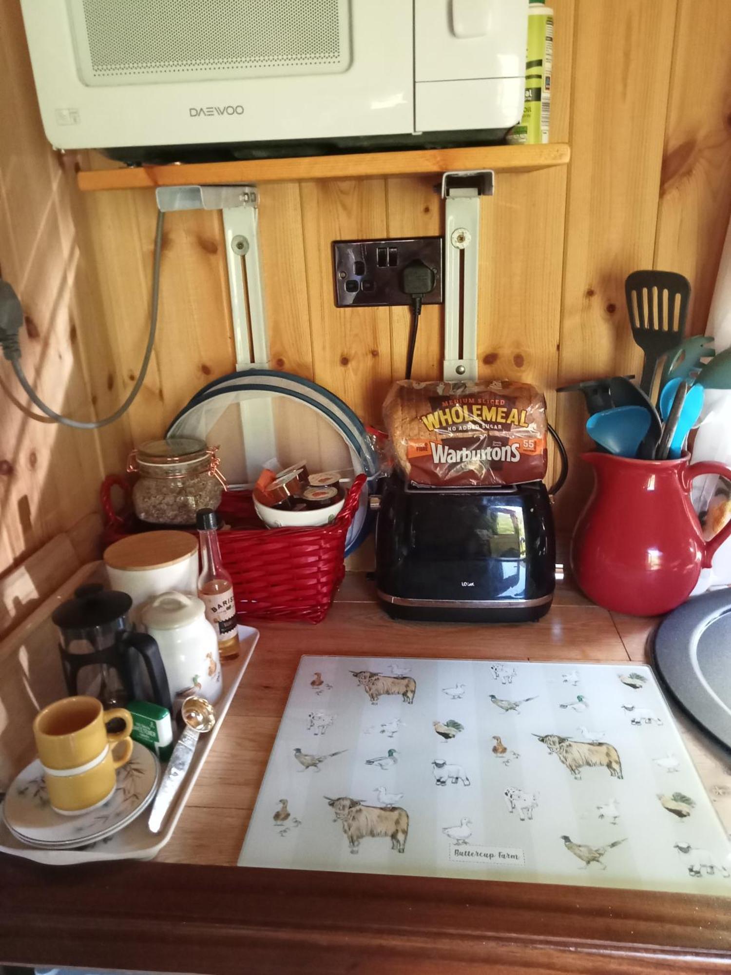 'Morris' The Shepherd'S Hut And Woodland Hot Tub Experience คาร์มาเทน ภายนอก รูปภาพ