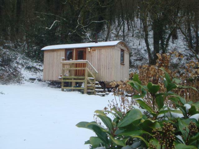 'Morris' The Shepherd'S Hut And Woodland Hot Tub Experience คาร์มาเทน ภายนอก รูปภาพ