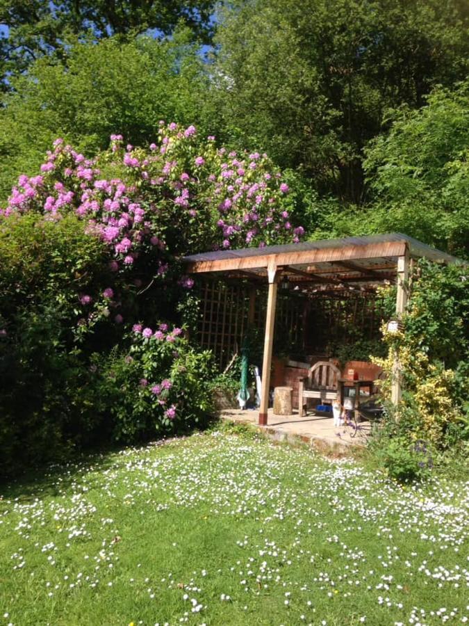 'Morris' The Shepherd'S Hut And Woodland Hot Tub Experience คาร์มาเทน ภายนอก รูปภาพ